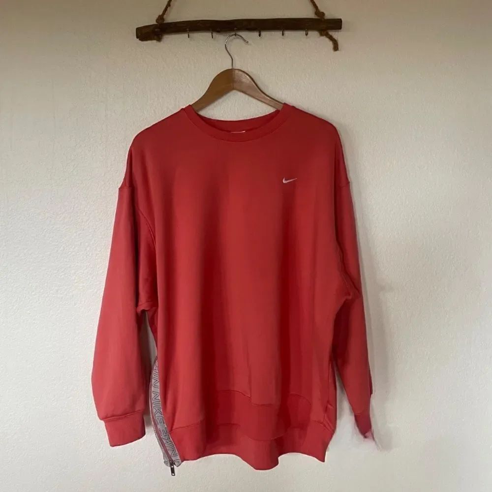 Nike pull over hoodie - Picture 2 of 6